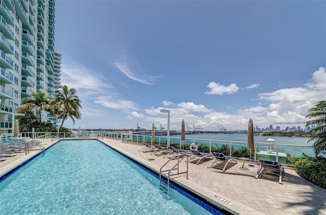 view of swimming pool featuring a water view