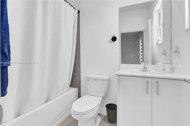 full bathroom featuring shower / tub combo with curtain, vanity, and toilet