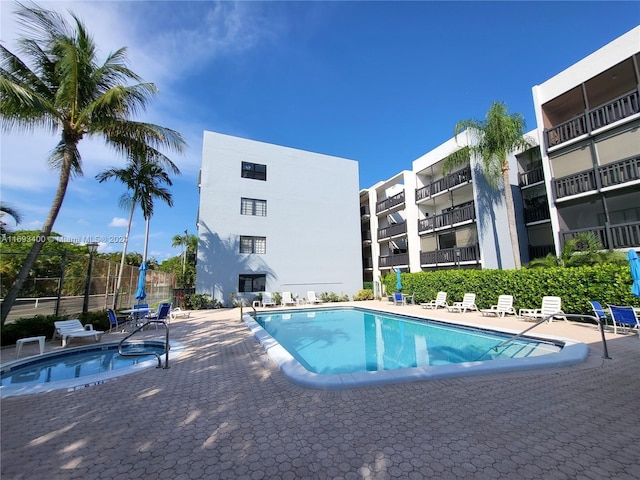 view of swimming pool