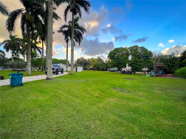 view of yard at dusk