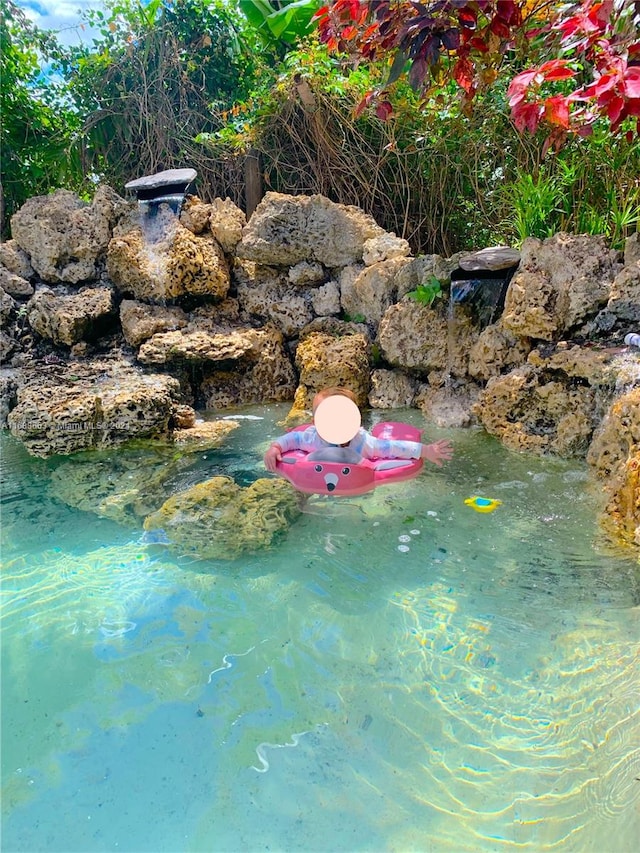 view of swimming pool