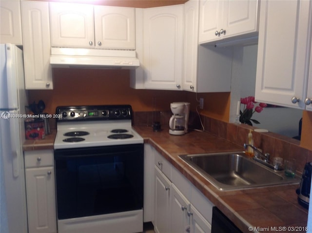 kitchen with electric stove, white cabinetry, fridge, and sink