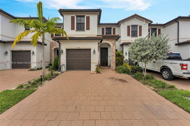 view of front facade with a garage