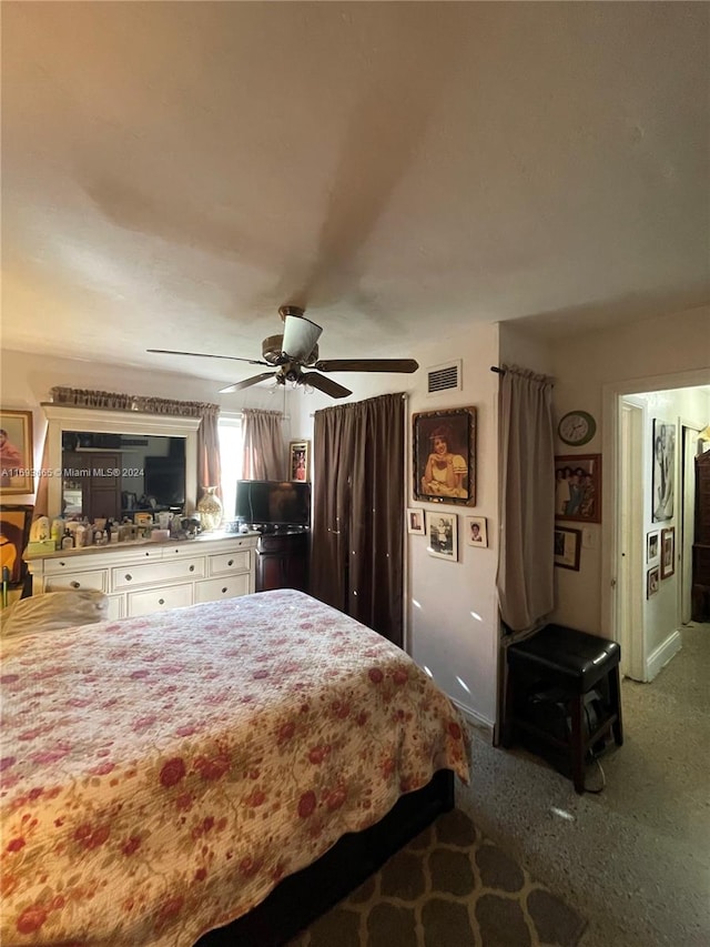 carpeted bedroom featuring ceiling fan