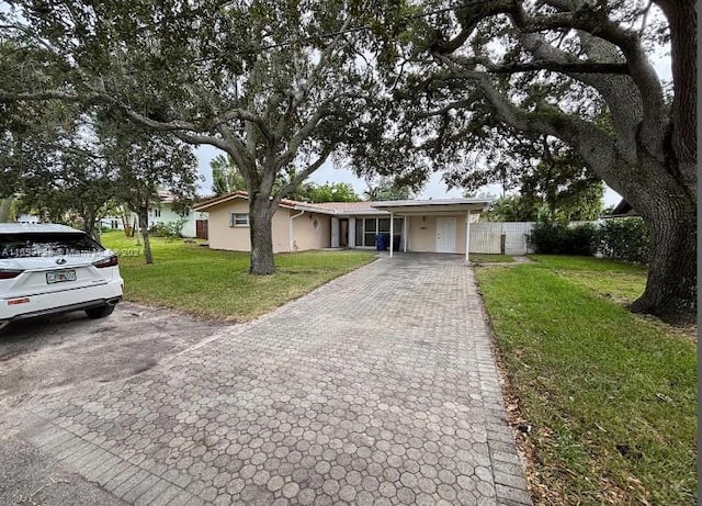 ranch-style home featuring a front yard