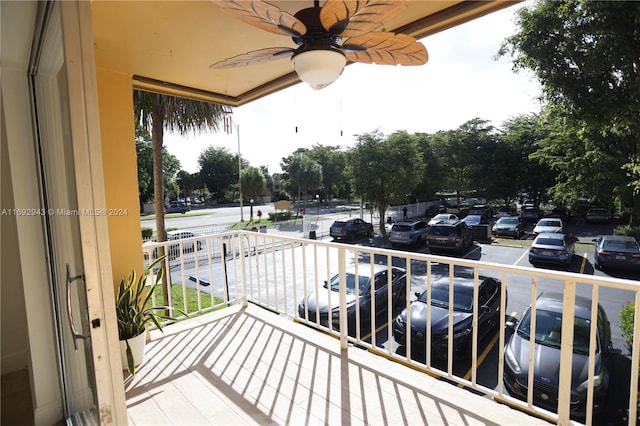 balcony featuring ceiling fan