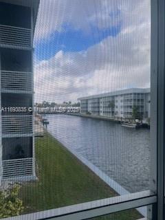 water view featuring a city view
