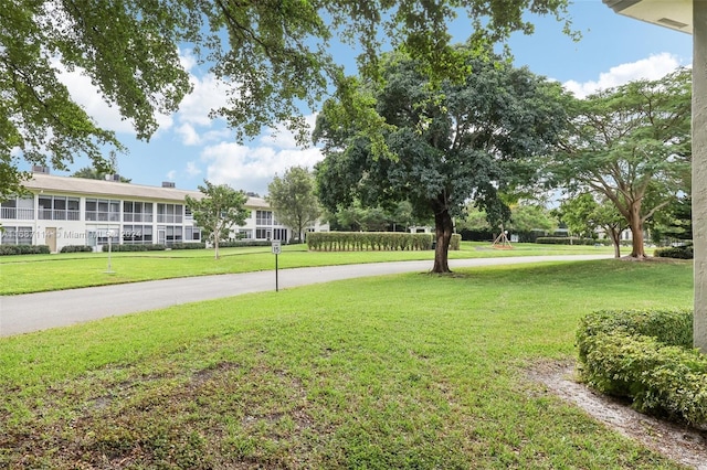 2703 Nassau Bnd Unit C2, Coconut Creek, FL 33066 - view of green lawn