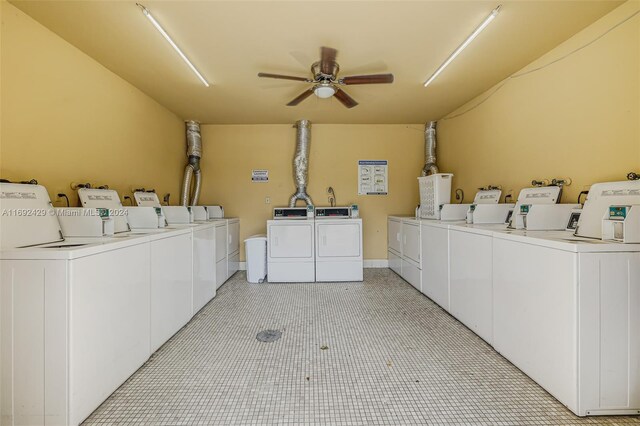 clothes washing area with ceiling fan and washer and dryer