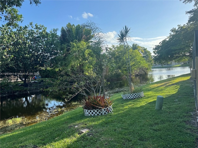 view of yard featuring a water view