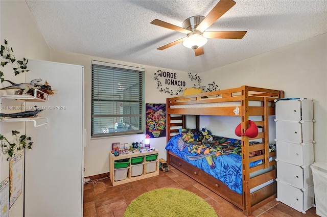 bedroom featuring ceiling fan and a textured ceiling