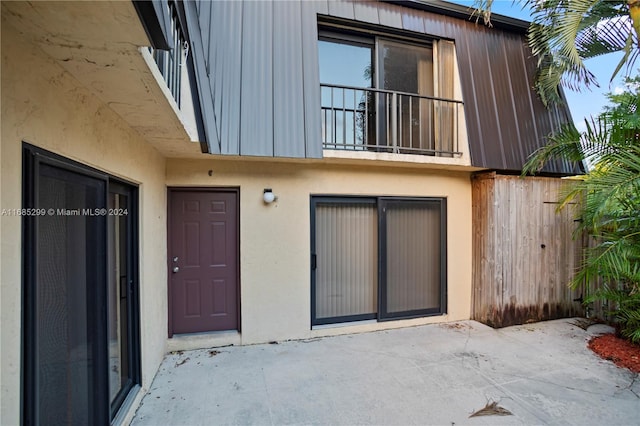 entrance to property featuring a patio area