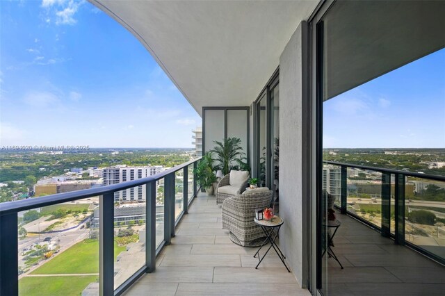 121 NE 34th St Unit 3014, Miami, FL 33137 - balcony featuring a city view