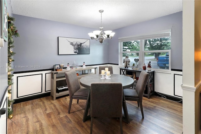 10710 La Placida Dr Unit 6-6, Coral Springs, FL 33065 - dining area featuring a chandelier, wood finished floors, and a textured ceiling