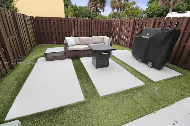 10710 La Placida Dr Unit 6-6, Coral Springs, FL 33065 - fenced backyard with outdoor lounge area, a patio area, and a grill