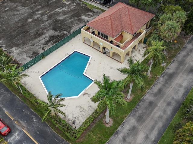 10710 La Placida Dr Unit 6-6, Coral Springs, FL 33065 - view of subject property featuring a pool