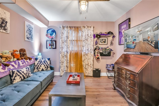 living room featuring light hardwood / wood-style floors and ceiling fan