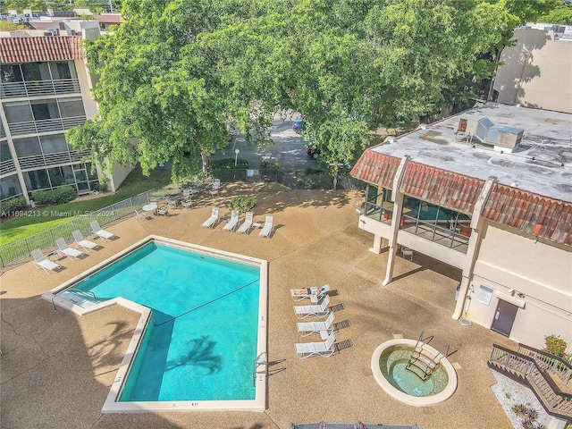 view of swimming pool