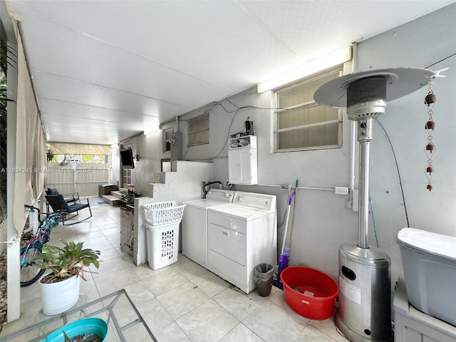 washroom featuring light tile patterned floors and independent washer and dryer