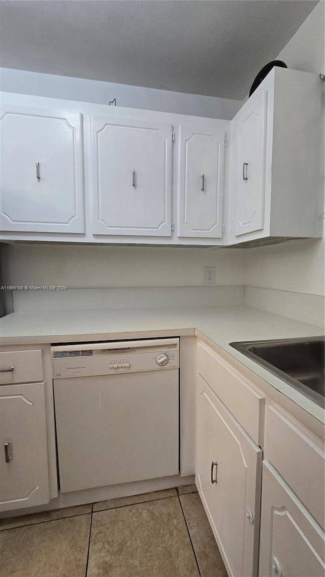 laundry room featuring light tile patterned flooring