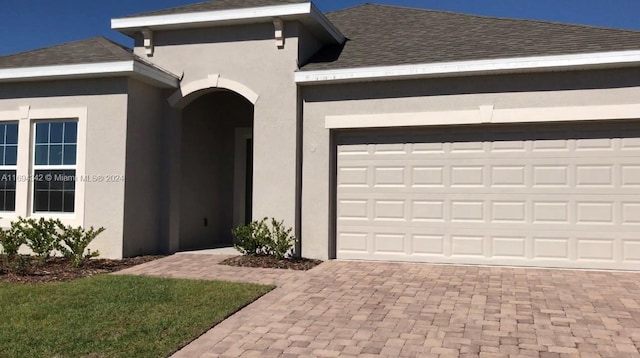 view of front of property featuring a garage