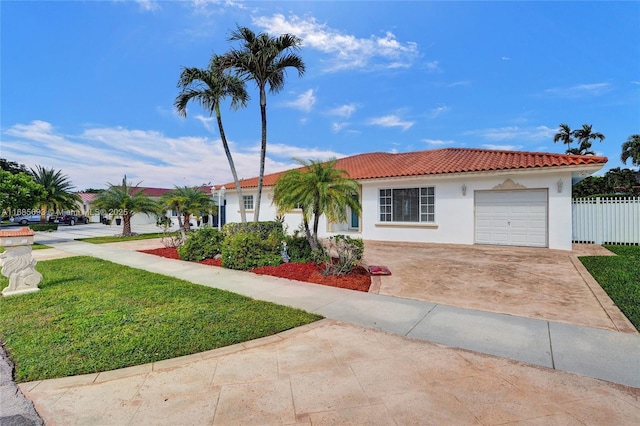 view of front facade featuring a garage and a front yard