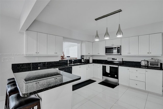 kitchen with sink, white cabinetry, appliances with stainless steel finishes, kitchen peninsula, and pendant lighting