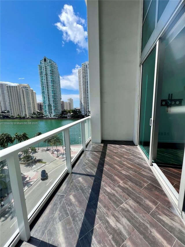 300 S Biscayne Blvd Unit 826, Miami, FL 33131 - balcony featuring a city view and a water view