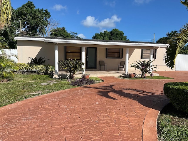 view of front of property featuring covered porch