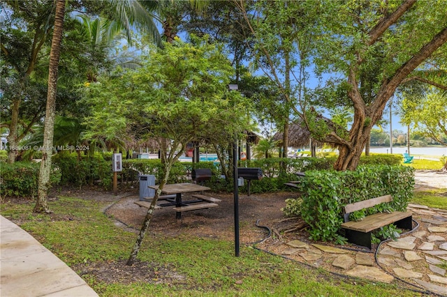 view of yard featuring a water view