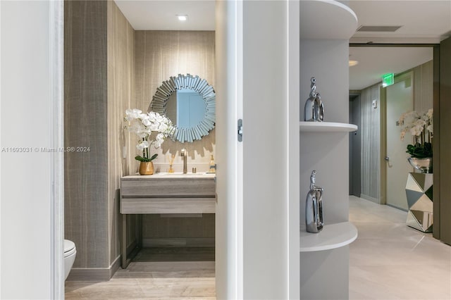 18975 Collins Ave Unit 3402, Sunny Isles Beach, FL 33160 - hall featuring a sink