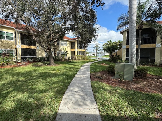 view of property's community featuring a lawn