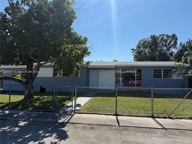 view of front facade with a front lawn