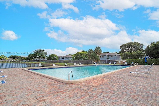 view of swimming pool featuring a water view