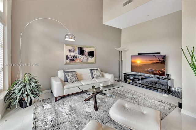 450 N Federal Hwy Unit 104N, Boynton Beach, FL 33435 - living room with baseboards