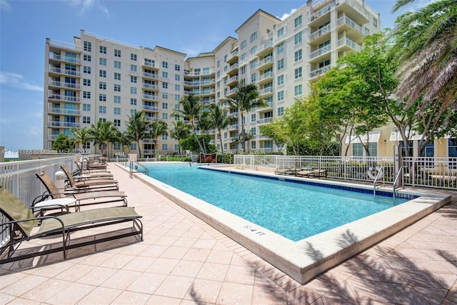 450 N Federal Hwy Unit 104N, Boynton Beach, FL 33435 - view of community pool