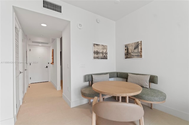 dining room with breakfast area