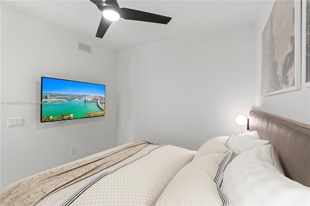 bedroom with ceiling fan