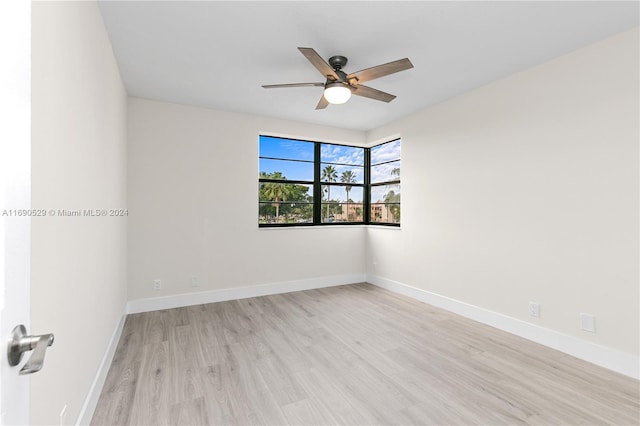 unfurnished room featuring light hardwood / wood-style flooring and ceiling fan