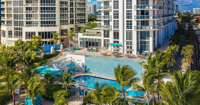 view of swimming pool