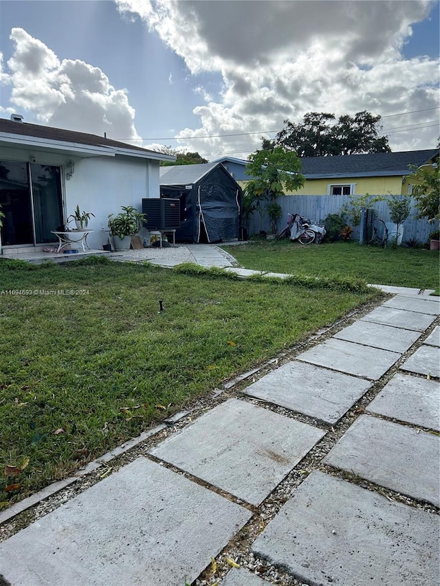 view of yard with a patio