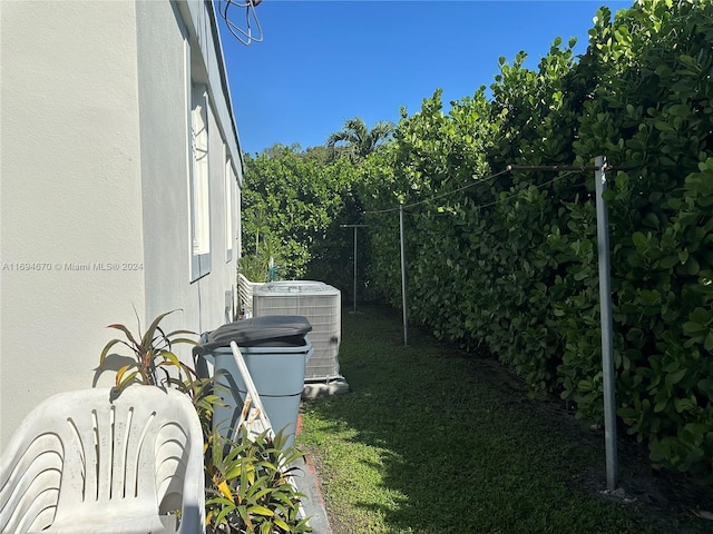 view of yard featuring cooling unit