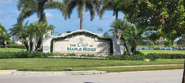 community sign with a lawn