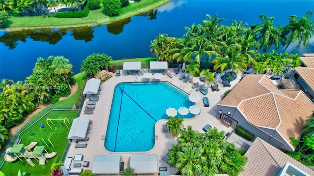 view of swimming pool featuring a water view