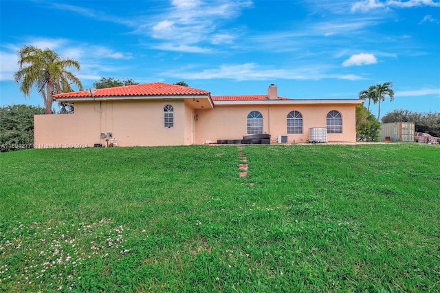 view of front of home with a front lawn