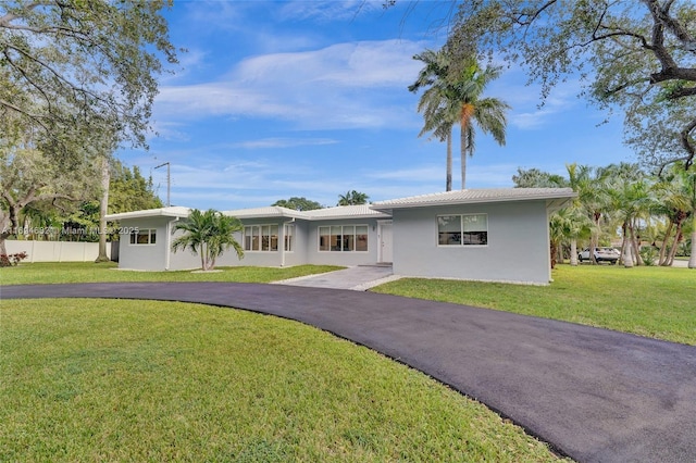 single story home featuring a front yard