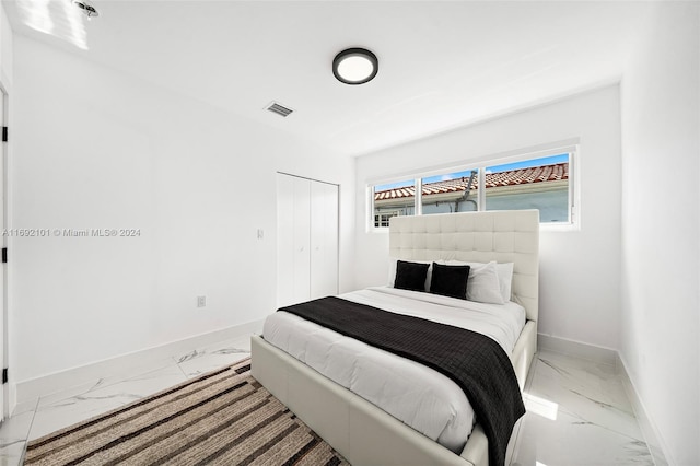 bedroom featuring a closet