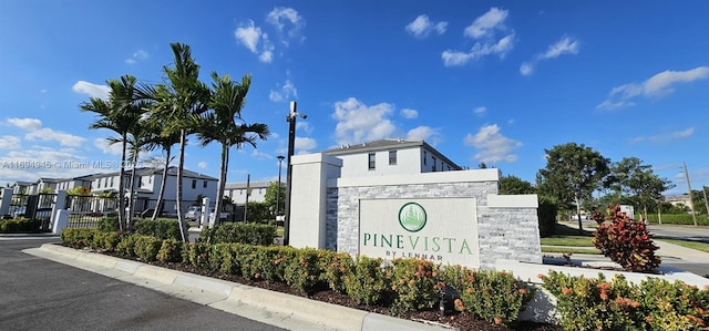 view of community / neighborhood sign