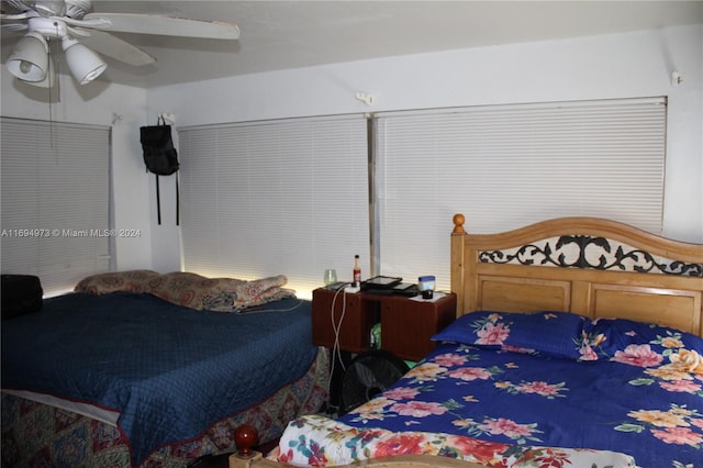 bedroom with ceiling fan