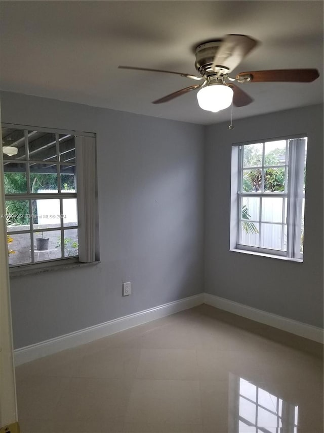 empty room featuring ceiling fan